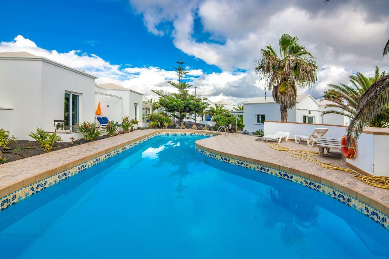 Charco Del Palo Bungalows Exterior photo